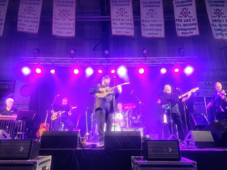 Carl Acuff Jr. Showband performing